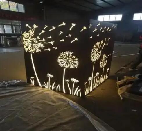 洛扎耐候钢灯箱